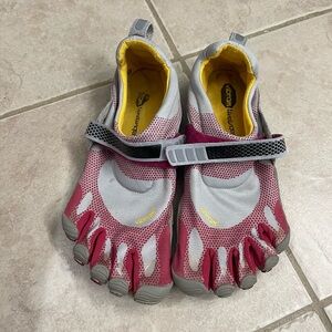 Vibram FiveFingers Fuchsia and Light Gray Toe Shoes